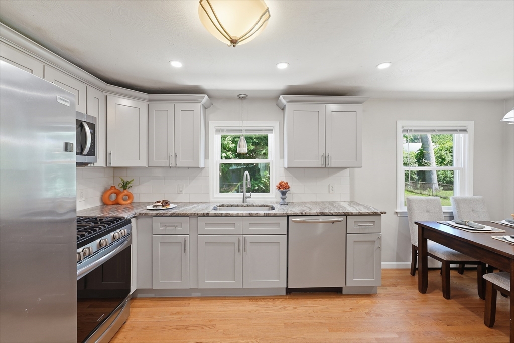 109 Bretton Road Springfield, MA 01119 - Photo 9 of 42