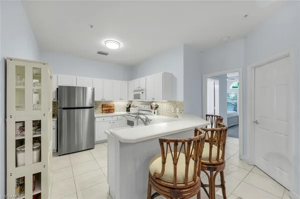 $2,500 | 2110 Cay Lagoon Drive, Unit 122, Naples, FL 34109