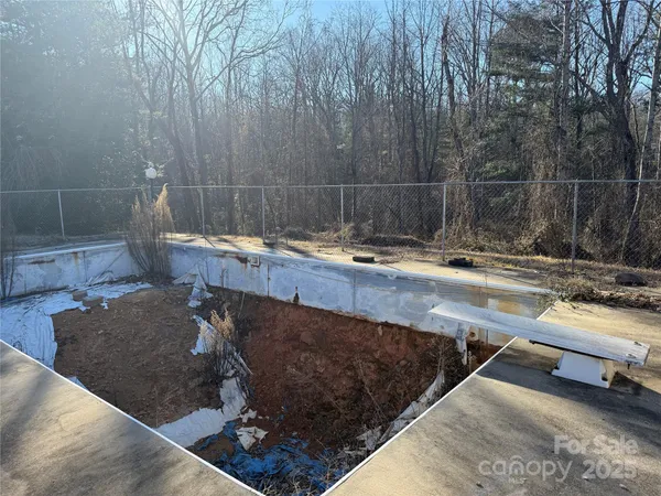 a view of a backyard with sitting area