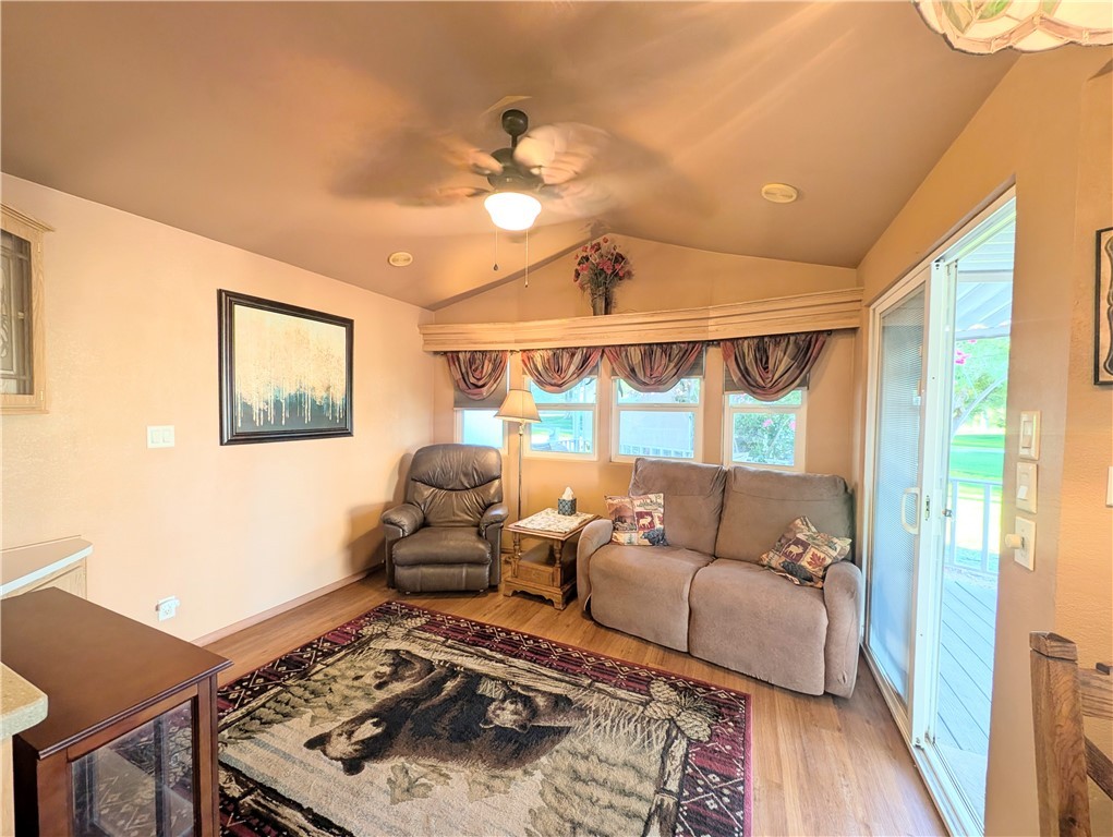2000 Ramar Road, Unit 631 Bullhead City, AZ 86442 - Photo 35 of 43 Living Room