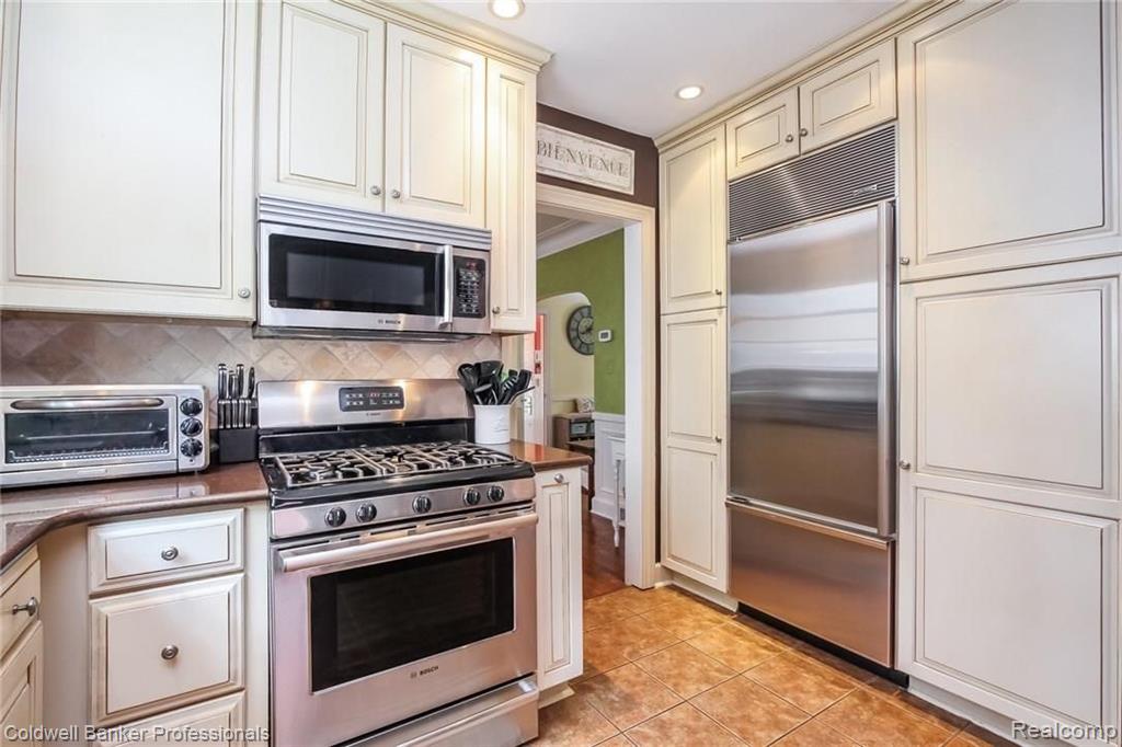 316 Merriweather Road Grosse Pointe Farms, MI 48236 - Photo 8 of 46