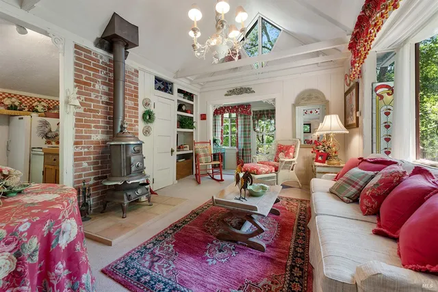 $1,598,500 | 5995 Vine Hill Road, Sebastopol, CA 95472