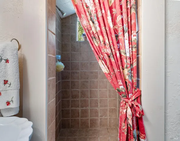 $1,598,500 | 5995 Vine Hill Road, Sebastopol, CA 95472