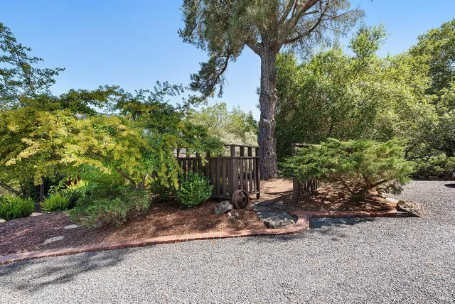 $1,598,500 | 5995 Vine Hill Road, Sebastopol, CA 95472