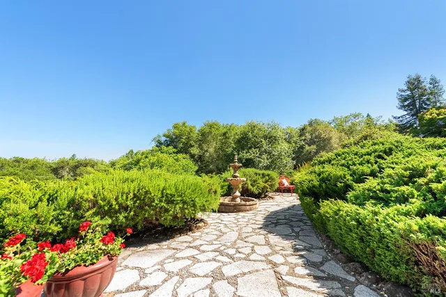 $1,598,500 | 5995 Vine Hill Road, Sebastopol, CA 95472