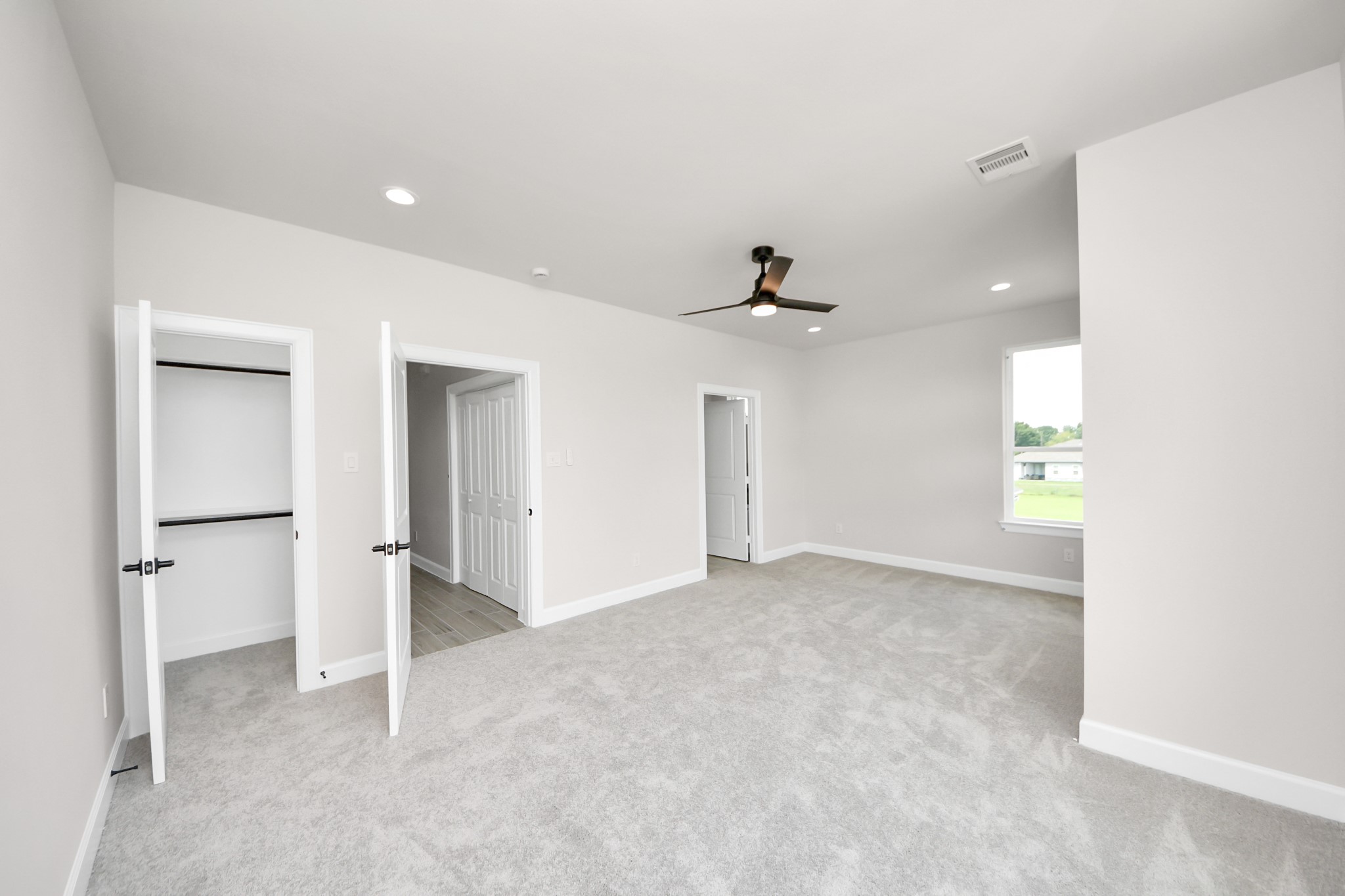 3110 Dawson Lane, Unit A Houston, TX 77051 - Photo 24 of 32 an empty room with windows and ceiling fan
