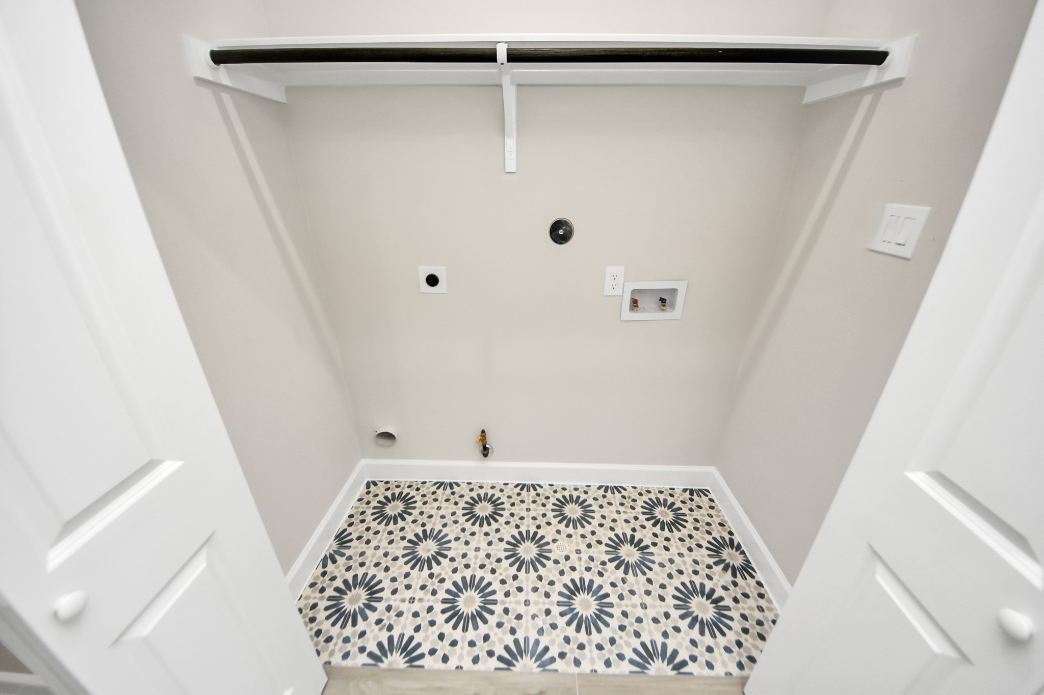 3110 Dawson Lane, Unit A Houston, TX 77051 - Photo 27 of 32 a bathroom with a shower