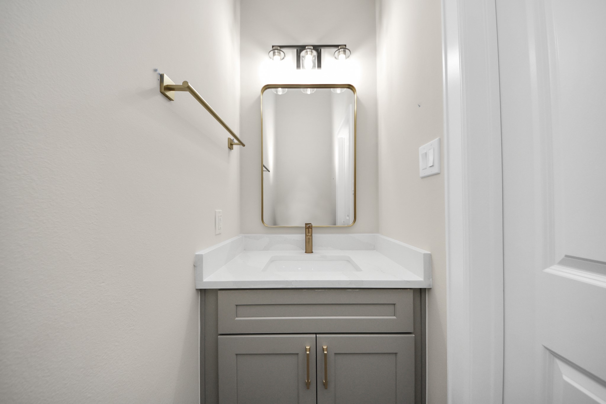 3110 Dawson Lane, Unit A Houston, TX 77051 - Photo 5 of 32 a sink with a mirror