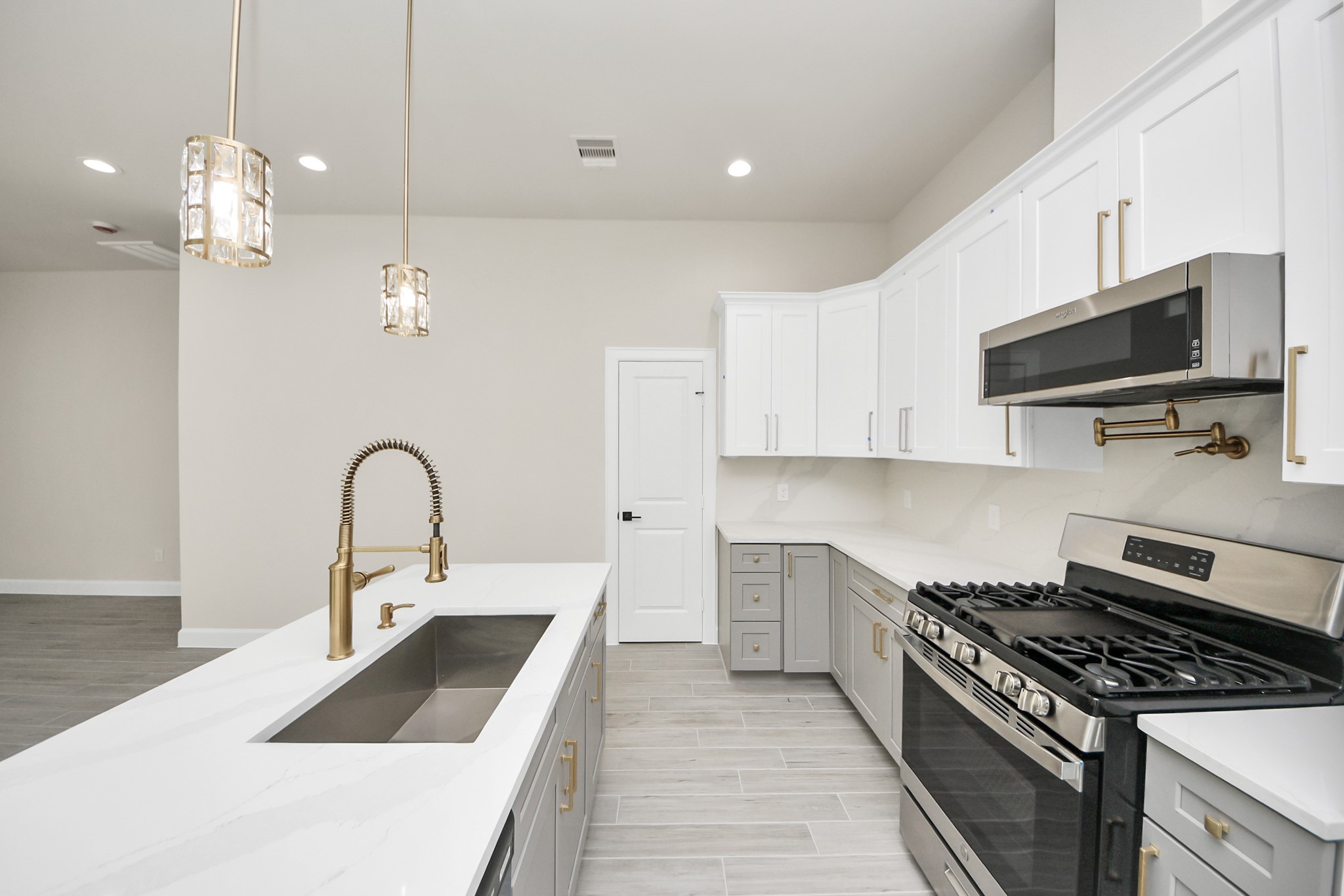 3110 Dawson Lane, Unit A Houston, TX 77051 - Photo 9 of 32 a kitchen that has a sink and a stove