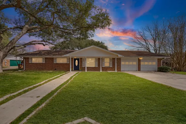 $299,999 | 795 Vogel Drive, Lockhart, TX 78644
