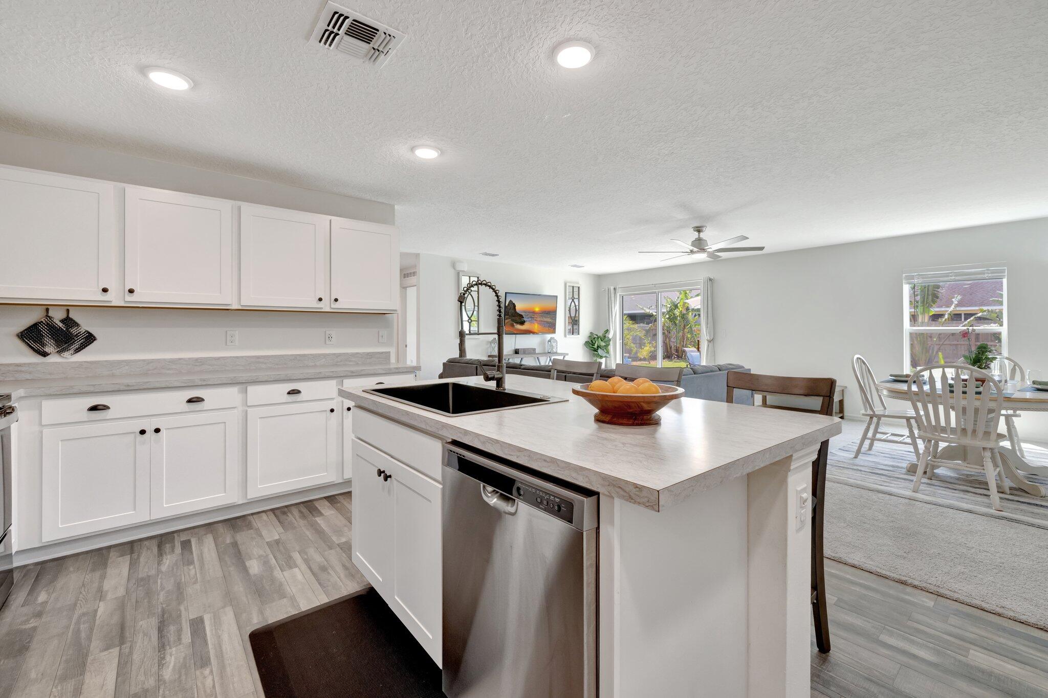 1472 Southwest Becker Road Port St. Lucie, FL 34953 - Photo 17 of 42 Kitchen4
