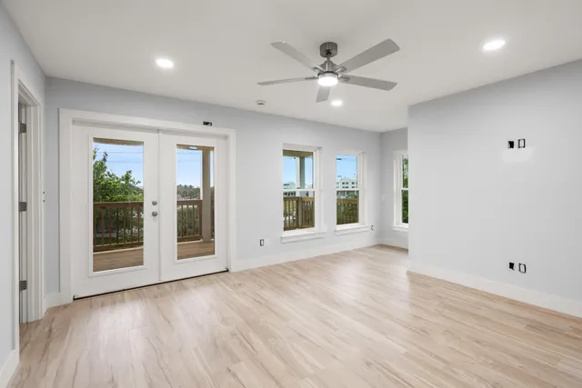 an empty room with closet and a ceiling fan