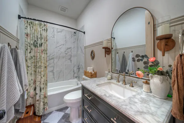 $1,249,000 | 198 Rolling Oak Drive, Elgin, TX 78621