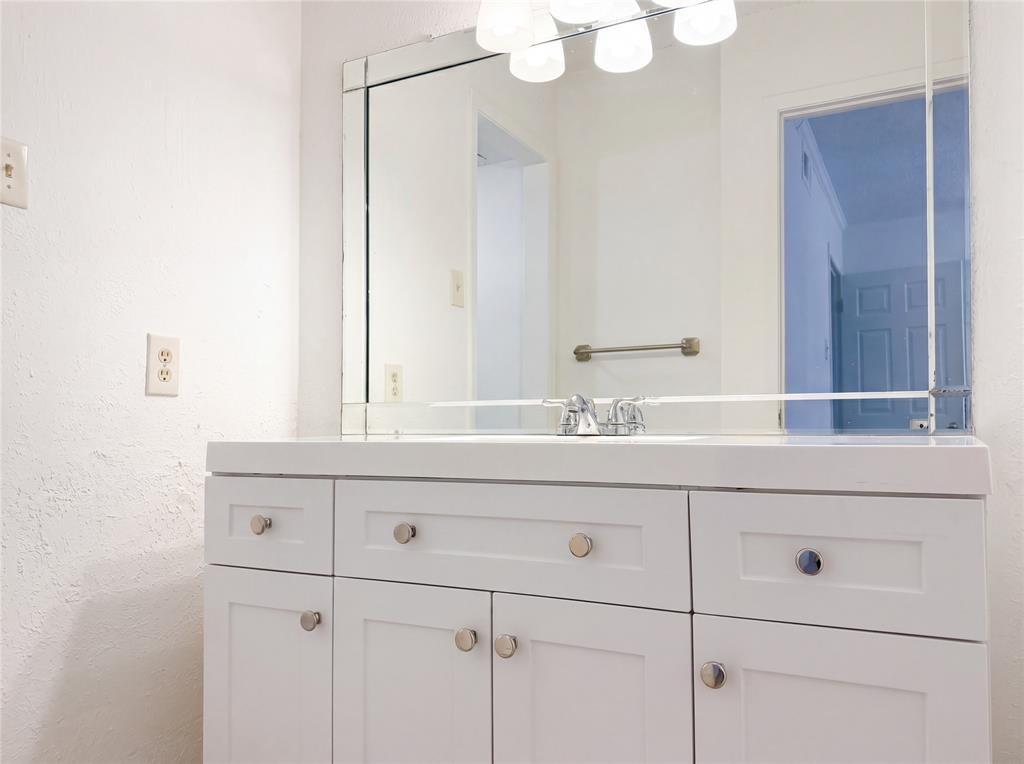 5300 Keller Springs Road, Unit 2075 Dallas, TX 75248 - Photo 10 of 36