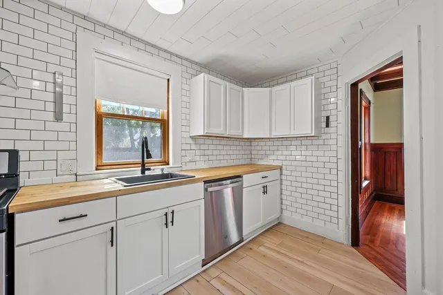 $350,000 | 15 Mountainview Street, Springfield, MA 01108