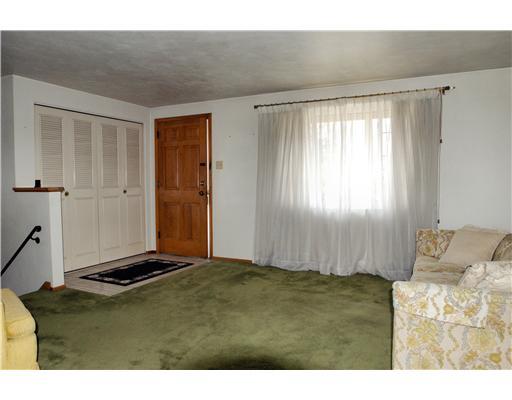 4051 Willett Road Baldwin, PA 15227 - Photo 6 of 18 Living Room.