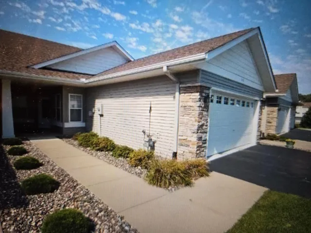 $2,100 | 7445 Timber Crest Drive South, Cottage Grove, MN 55016