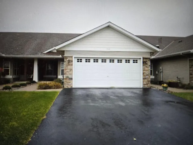 $2,100 | 7445 Timber Crest Drive South, Cottage Grove, MN 55016