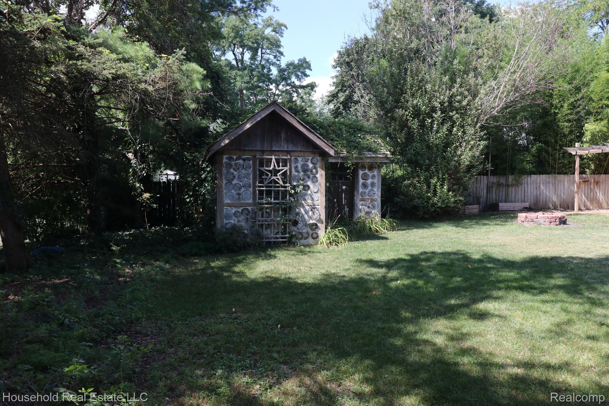 225 Croswell Street Romeo, MI 48065 - Photo 20 of 21 Shed in Back Yard