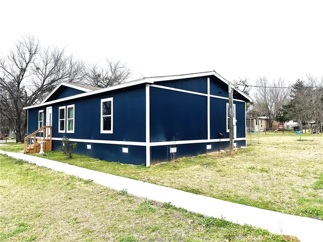 $175,000 | 704 Riley Street, Rockdale, TX 76567