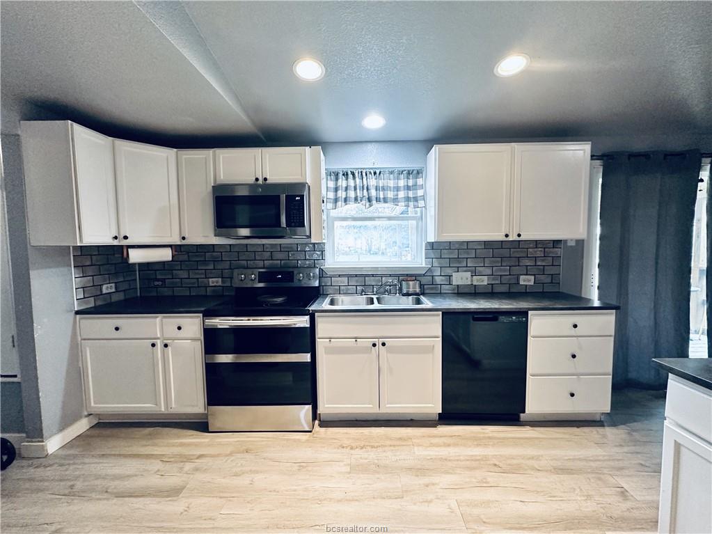 704 Riley Street Rockdale, TX 76567 - Photo 6 of 27