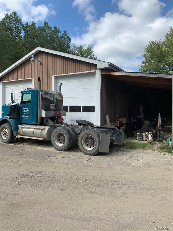 1 Kelly Road Flushing, MI 48433 - Photo 2 of 2