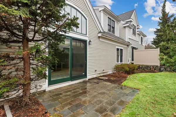 $1,599,000 | 38 Courtyard Place, Unit 38, Lexington, MA 02420