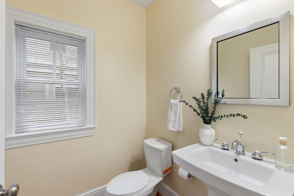 38 Courtyard Place, Unit 38 Lexington, MA 02420 - Photo 10 of 23