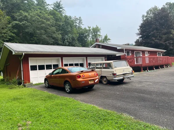 $379,900 | 116 Nissenbaum Drive, Spring Glen, NY 12483