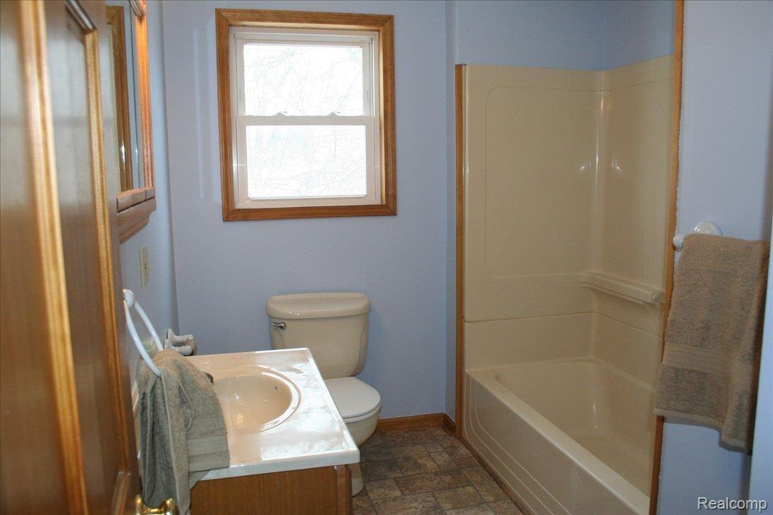 6098 West Marlette Road Marlette, MI 48453 - Photo 5 of 8 6098 E Marlette Bath