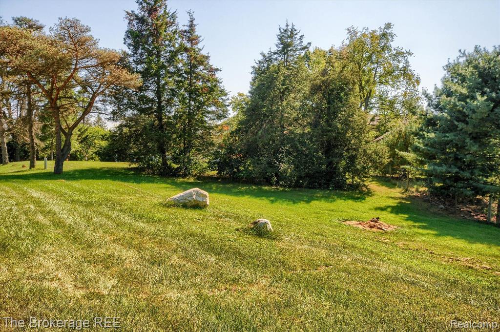 688 Uphill Road Milford, MI 48381 - Photo 61 of 65 Gallery Image 61