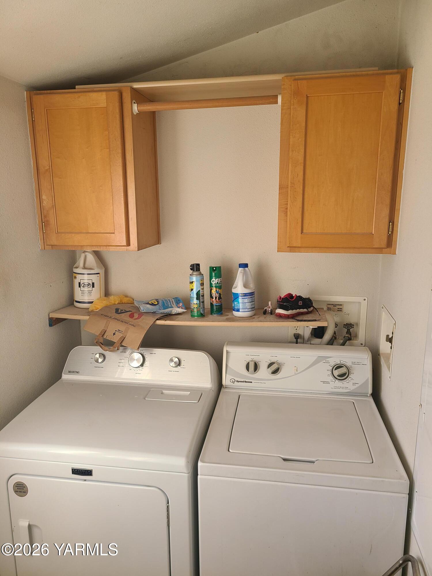 10608 Hackett Road Yakima, WA 98903 - Photo 23 of 27 10606 Laundry room
