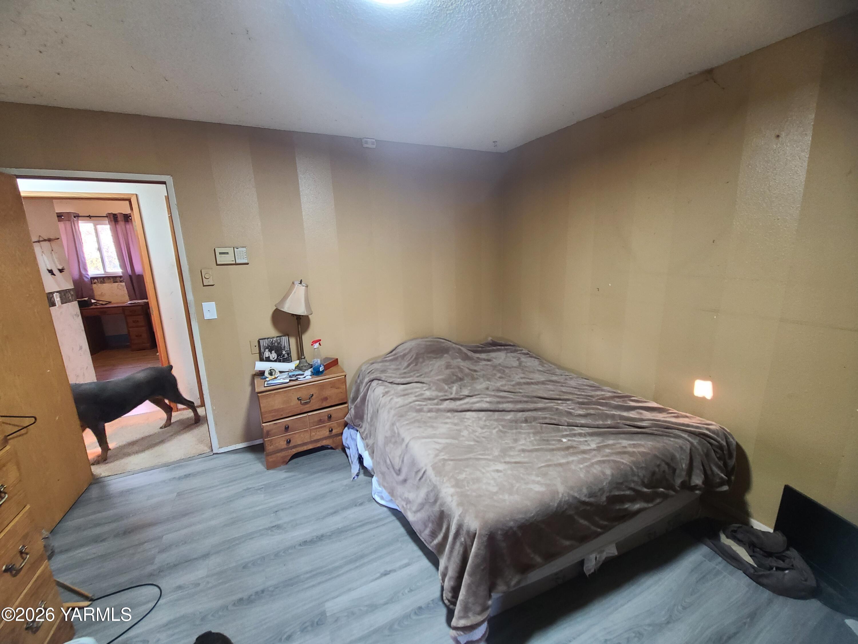 10608 Hackett Road Yakima, WA 98903 - Photo 10 of 27 10608 master bedroom