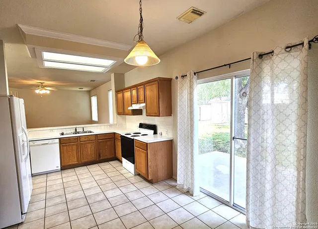 $1,700 | 237 Tapwood Lane, Cibolo, TX 78108