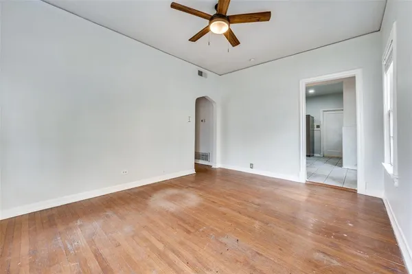 a view of room with a ceiling fan