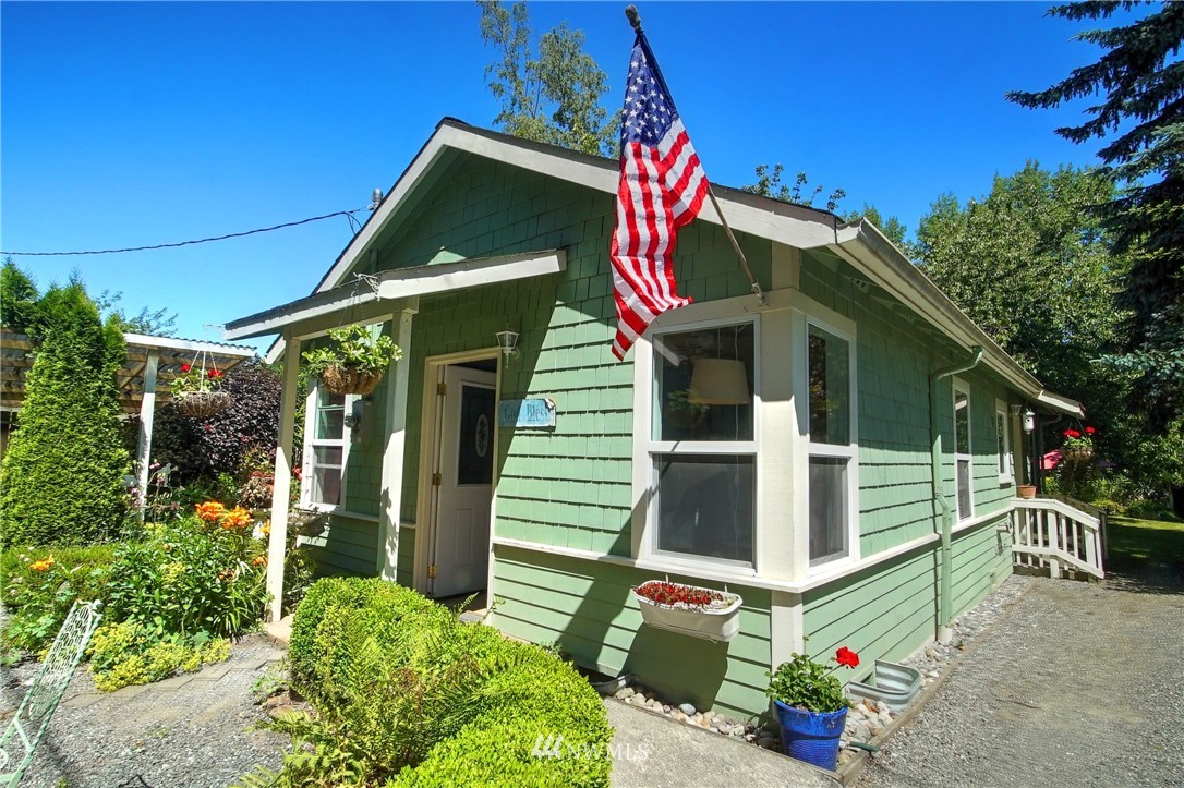 10204 Southwest Cove Road Vashon, WA 98070 - Photo 2 of 19