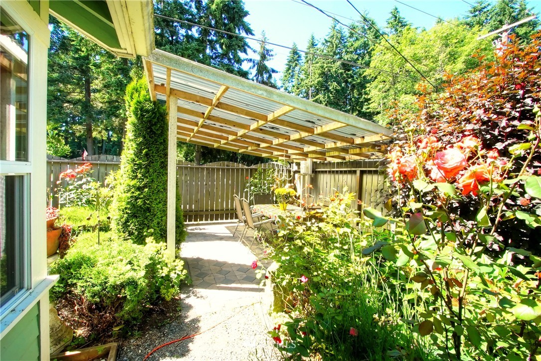 10204 Southwest Cove Road Vashon, WA 98070 - Photo 3 of 19