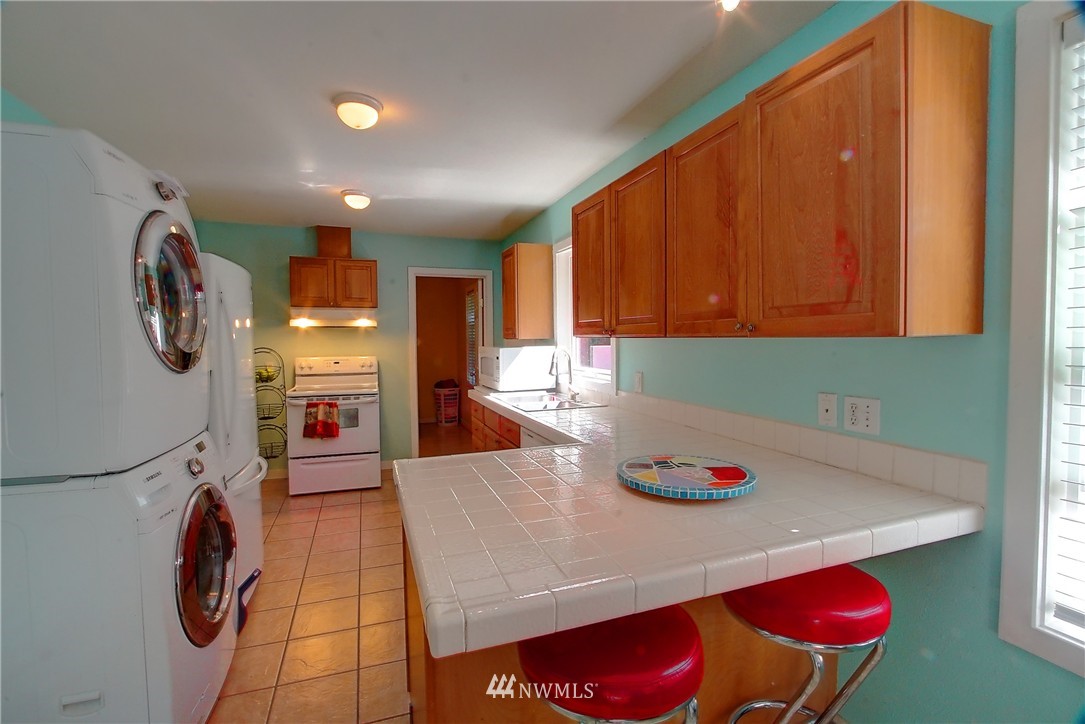 10204 Southwest Cove Road Vashon, WA 98070 - Photo 8 of 19