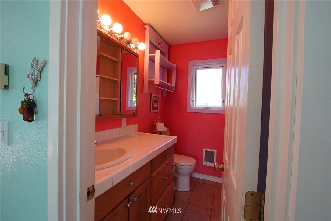 10204 Southwest Cove Road Vashon, WA 98070 - Photo 9 of 19