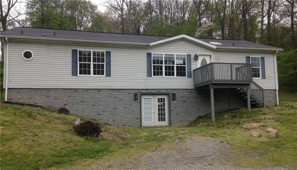 529 Holyoke Road Butler, PA 16001 - Photo 1 of 12