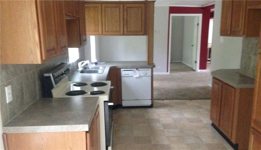 529 Holyoke Road Butler, PA 16001 - Photo 4 of 12
