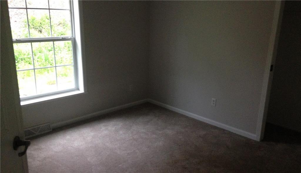 529 Holyoke Road Butler, PA 16001 - Photo 7 of 12