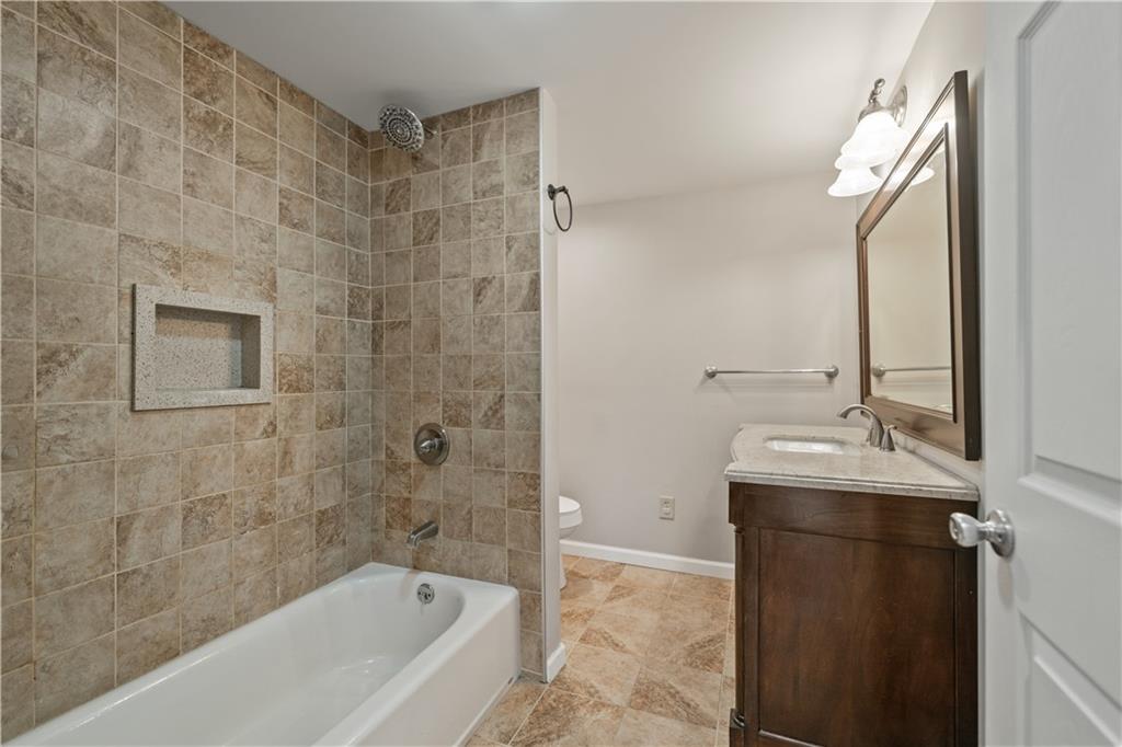 1400 Maratta Road Aliquippa, PA 15001 - Photo 23 of 39 2nd floor full bathroom