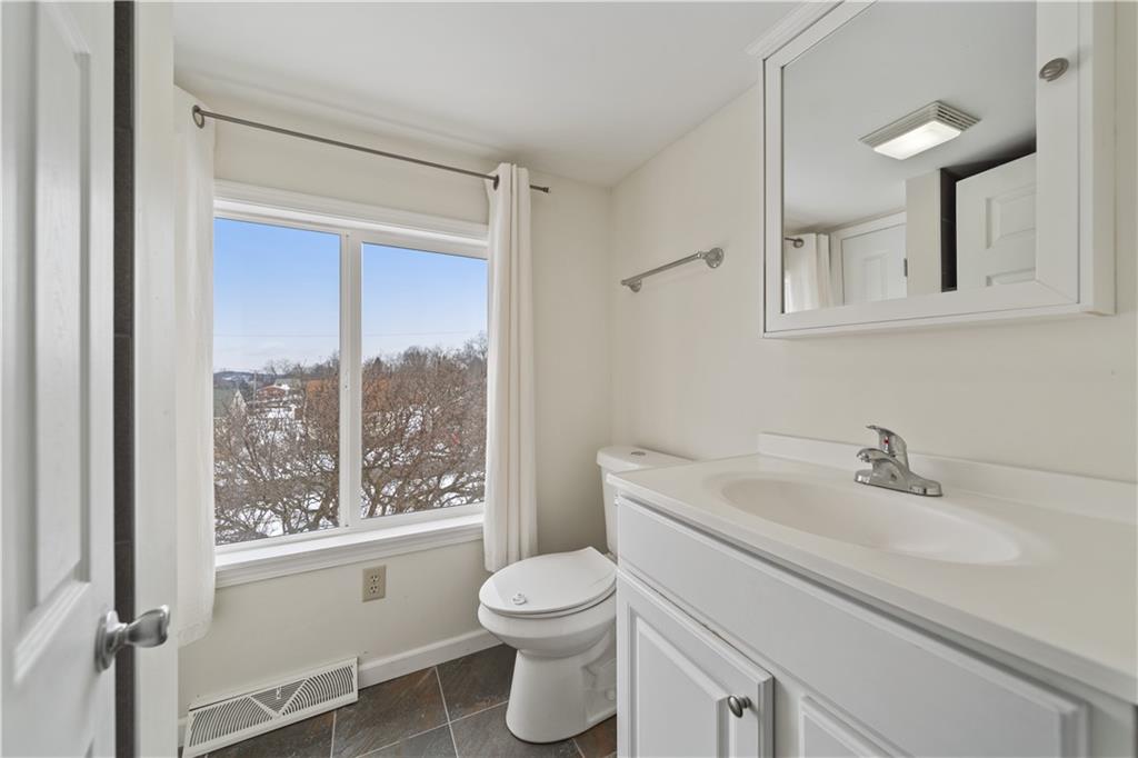1400 Maratta Road Aliquippa, PA 15001 - Photo 29 of 39 top floor full bath