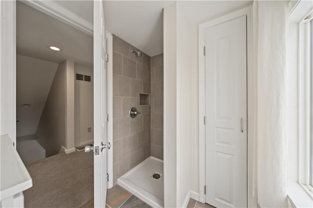 1400 Maratta Road Aliquippa, PA 15001 - Photo 30 of 39 top floor full bathroom