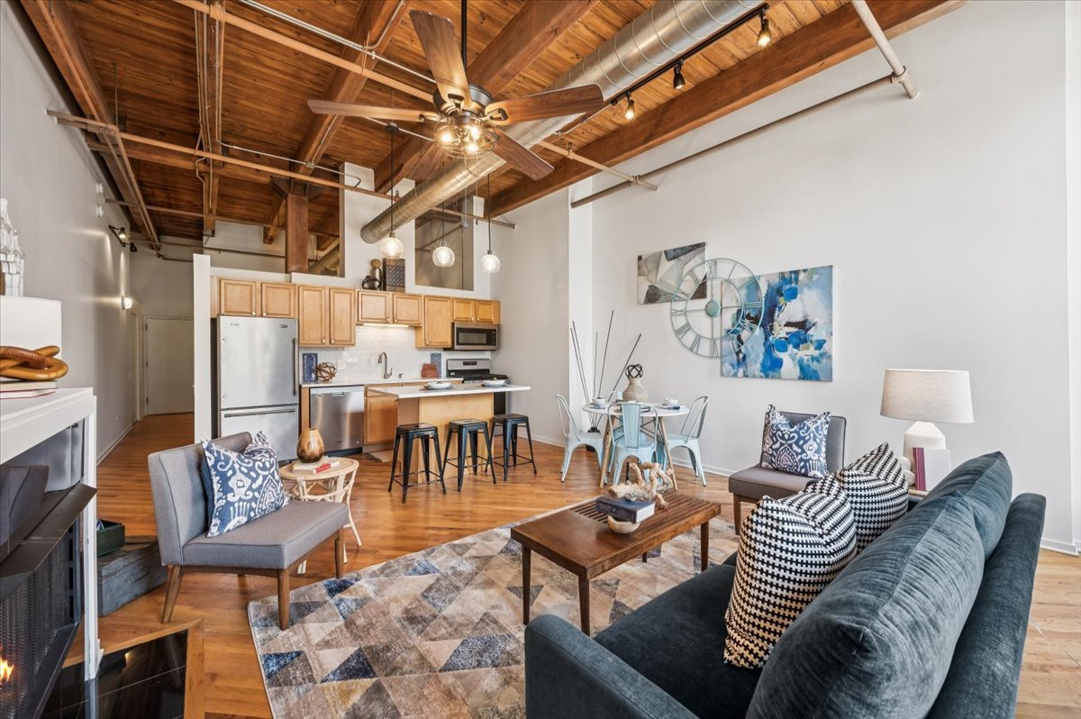 550 West Harrison Street, Unit 551 Chicago, IL 60607 - Photo 4 of 21