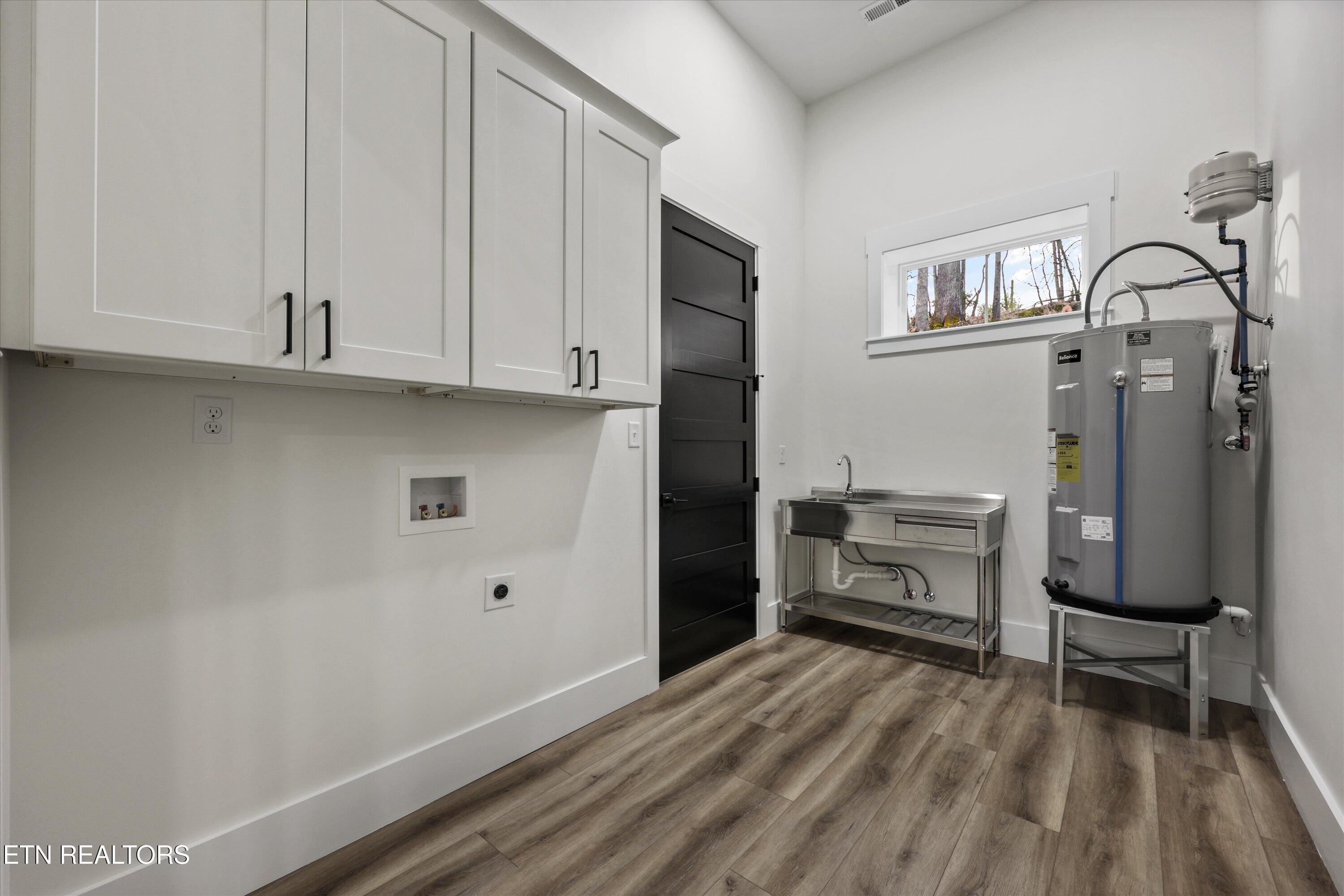 710 Knight Road Knoxville, TN 37920 - Photo 28 of 36 710 Knight Rd-Laundry Room