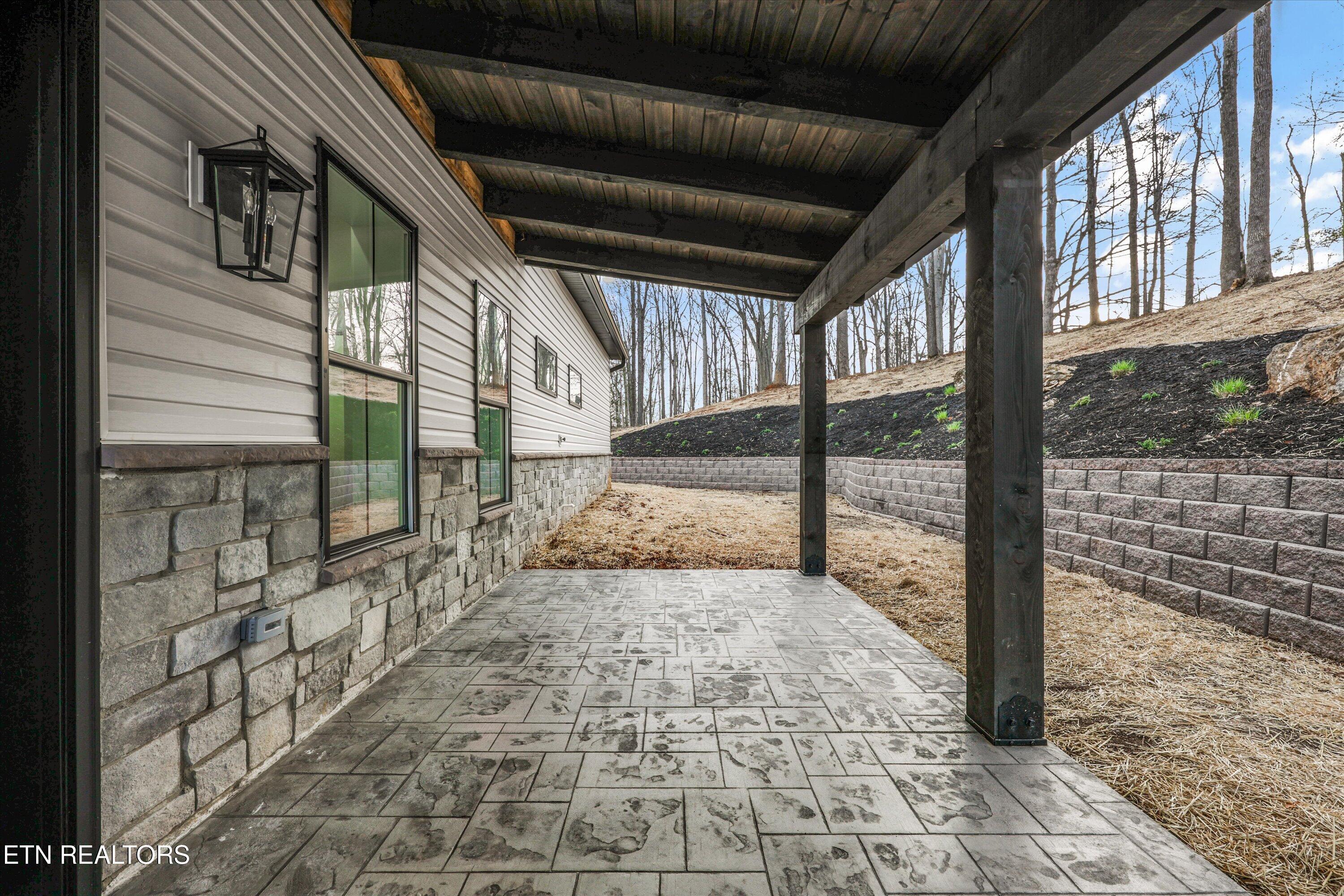 710 Knight Road Knoxville, TN 37920 - Photo 31 of 36 710 Knight Rd-Covered Patio