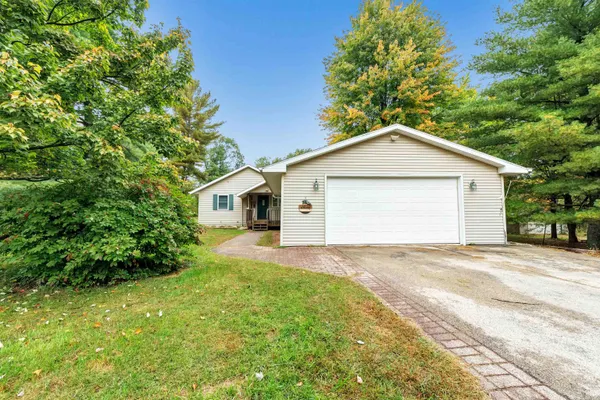 $245,000 | W5112 Pioneer Court, Shawano, WI 54166