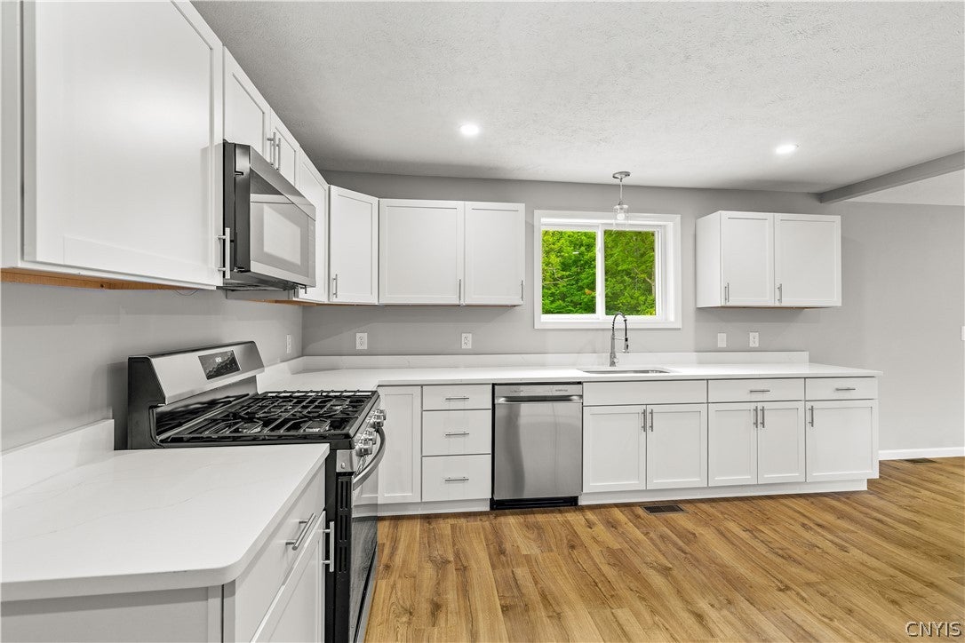 9585 Roberts Road Sauquoit, NY 13456 - Photo 6 of 27 Gallery Image 6